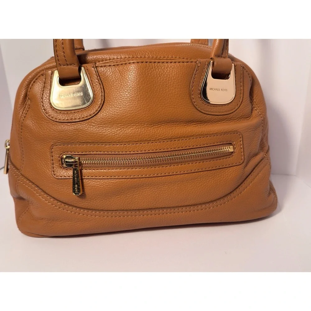 Michael Kors leather shoulder bag with 3 main sections 4 slip, 2 zip pockets EUC